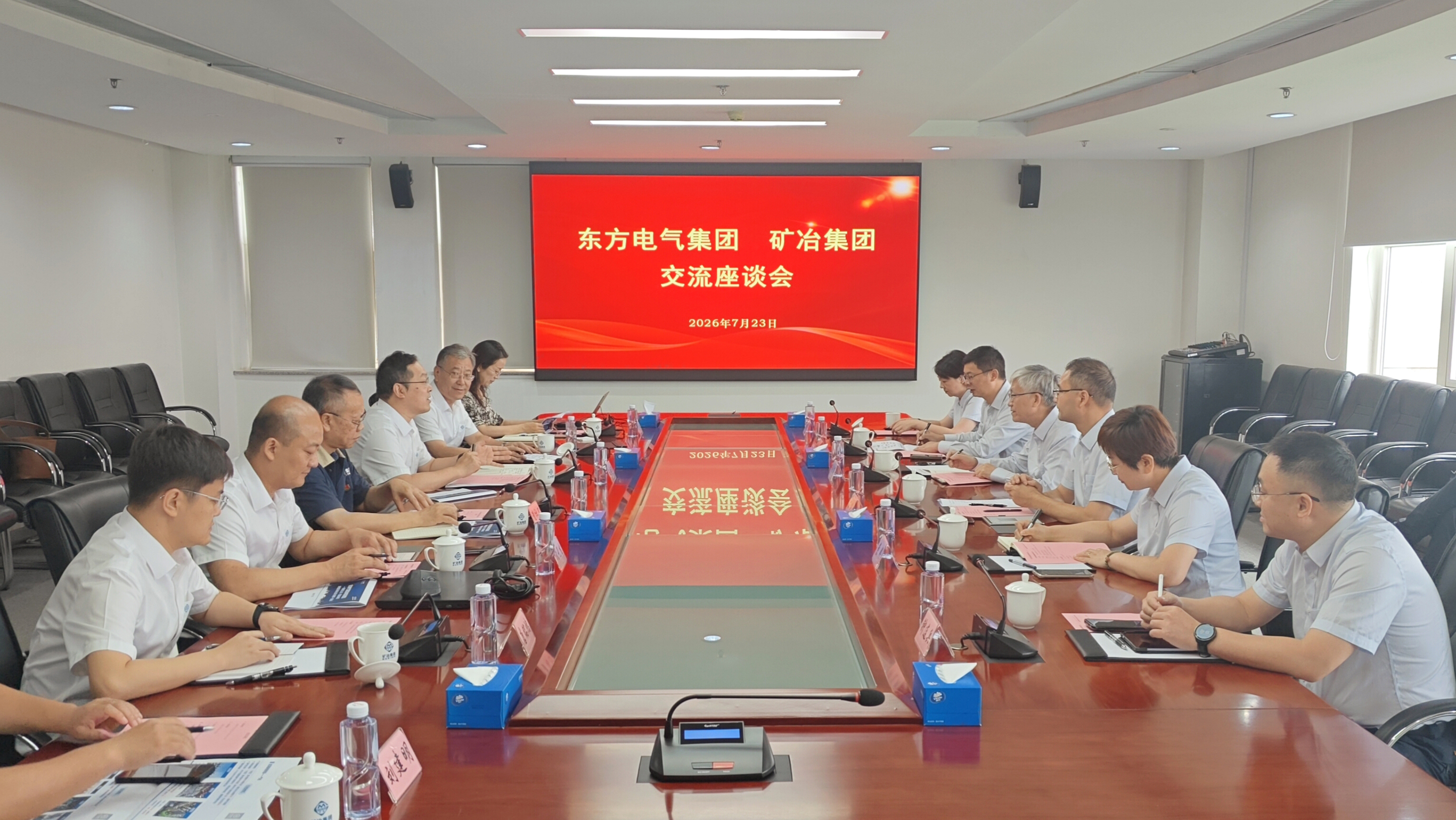 集团公司党委副书记、总经理王晓亮会见中国东方电气集团有限公司党组副书记、总经理张彦军.jpg