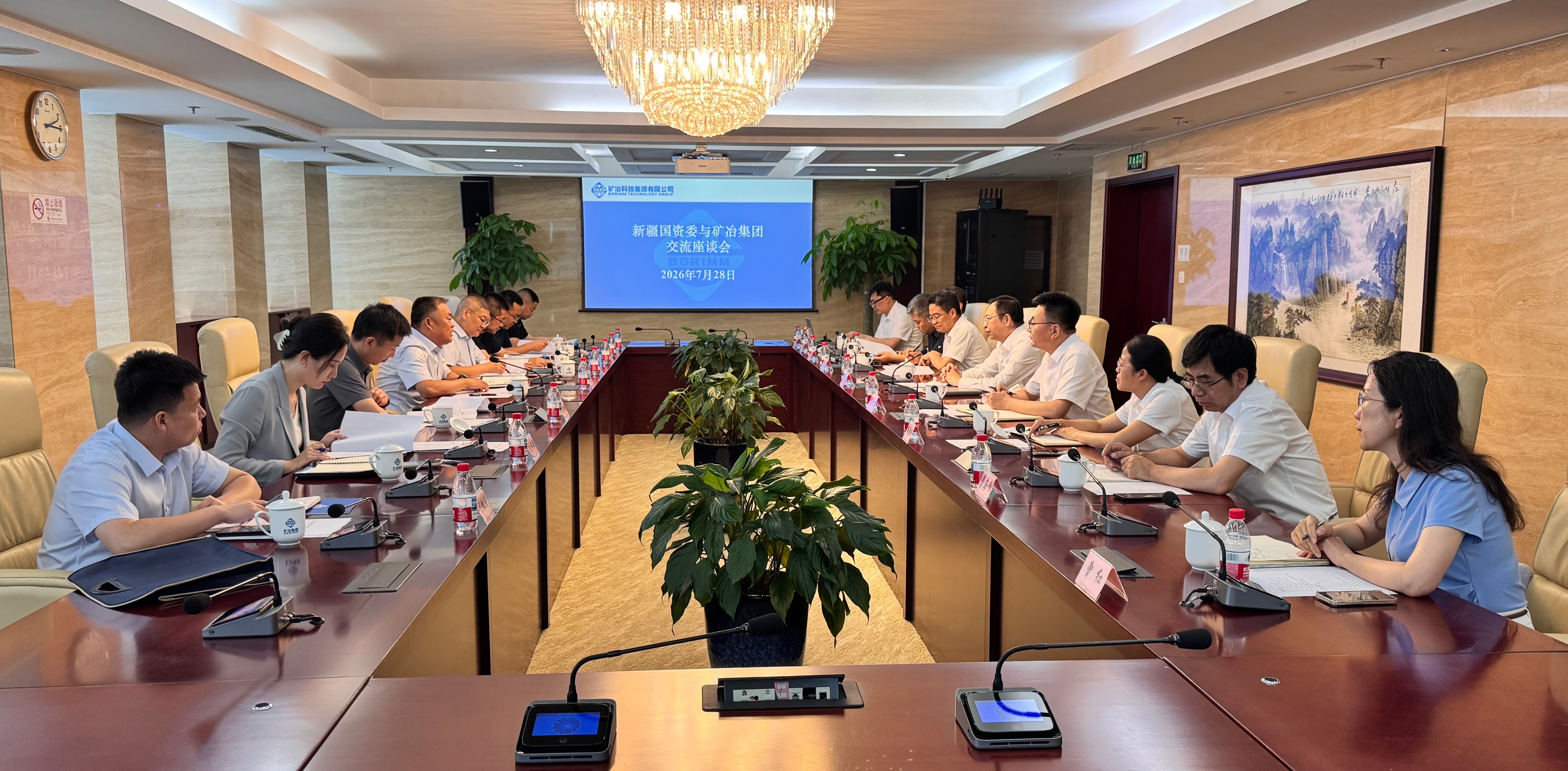 集团公司党委书记、董事长韩龙会见新疆国资委一级巡视员胡雁.jpg